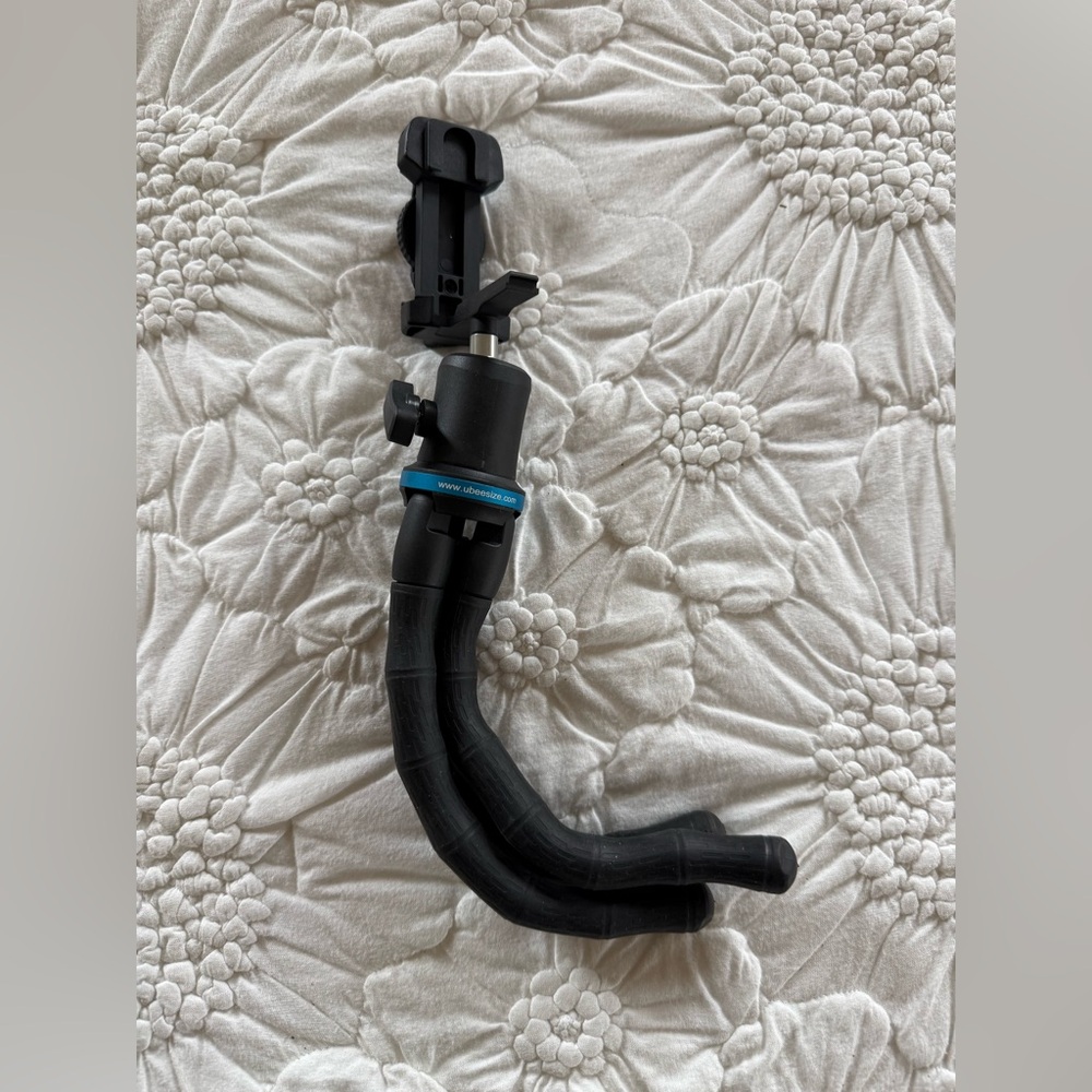 Bendable Camera/Phone Tripod - Picture 2 of 5